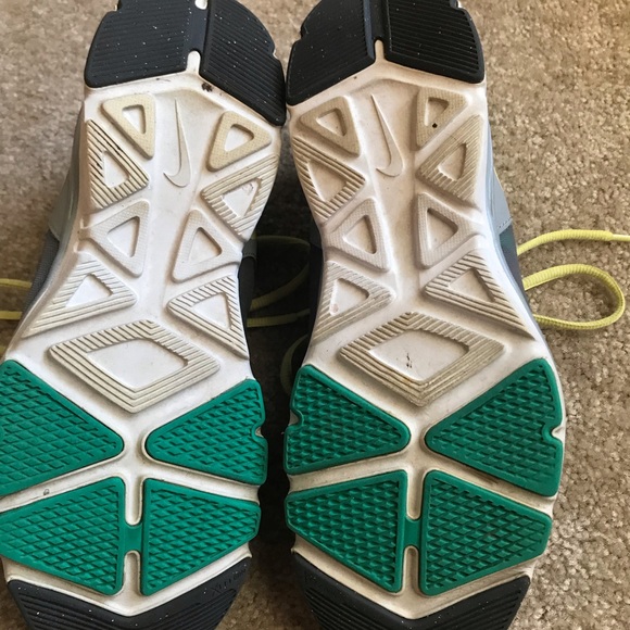 Nike gray and yellow gym shoes - Picture 2 of 4